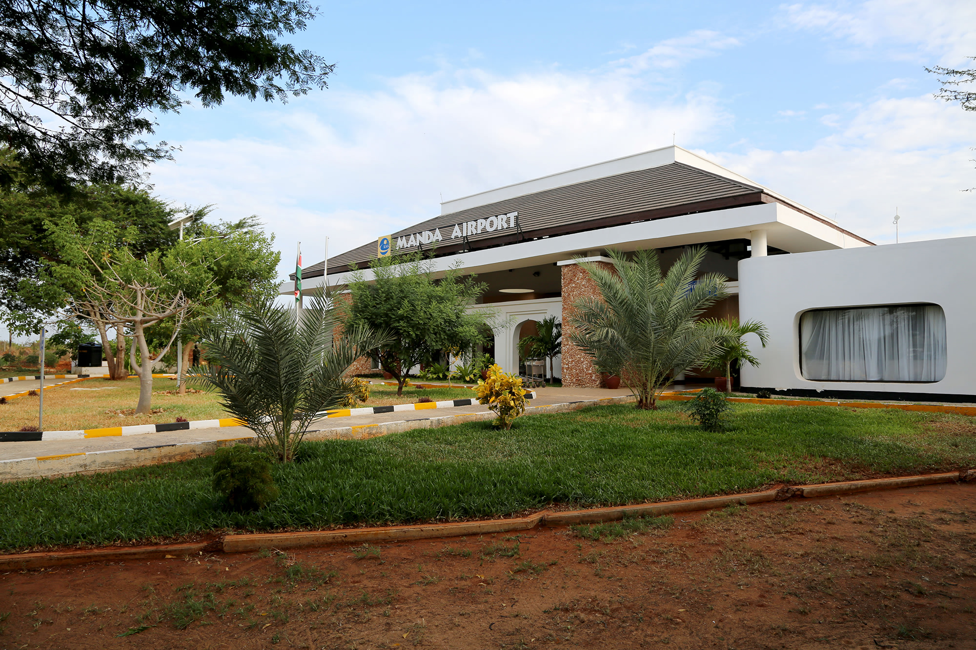 Manda-Airstrip2 (1)